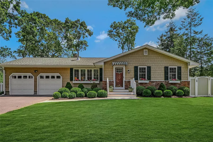 18 N Westbury RD, Hampton Bays, NY 11946