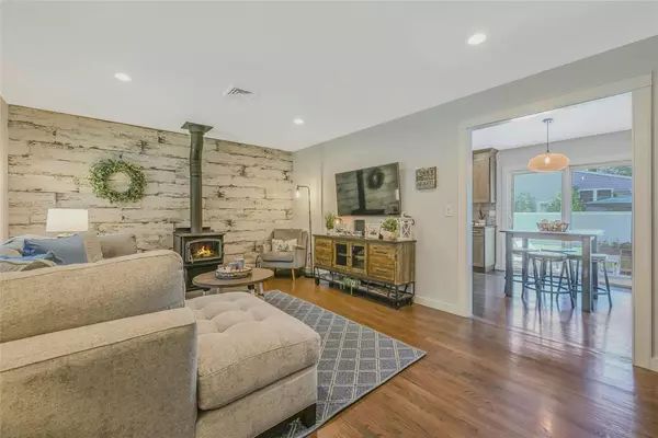 Hampton Bays, NY 11946,18 N Westbury RD