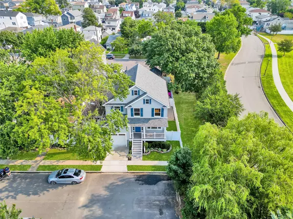East Rockaway, NY 11518,7 Bayview ST