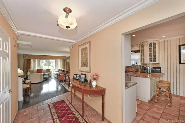 226 Oakview AVE, Oceanside, NY 11572