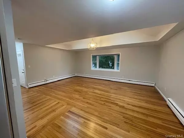 Pearl River, NY 10965,121 Ridge ST #1