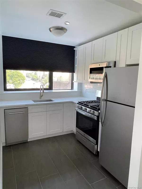 Yonkers, NY 10701,23 Water Grant ST #10 E