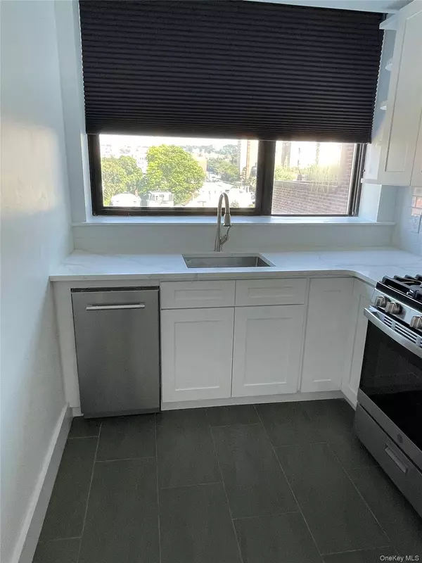 Yonkers, NY 10701,23 Water Grant ST #10 E