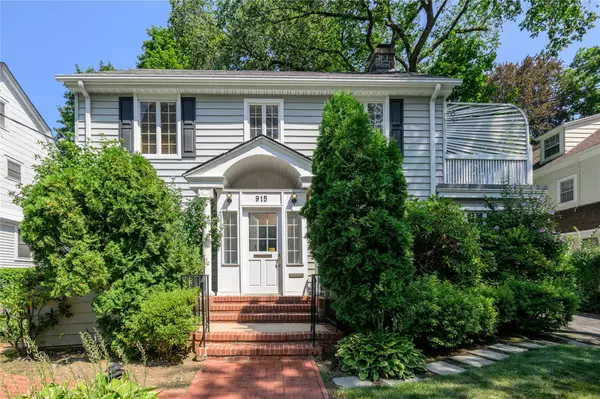 915 Palmer RD, Bronxville, NY 10708