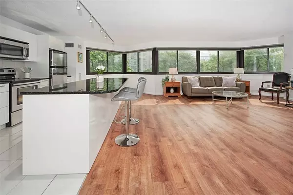 White Plains, NY 10601,5 Barker AVE #302