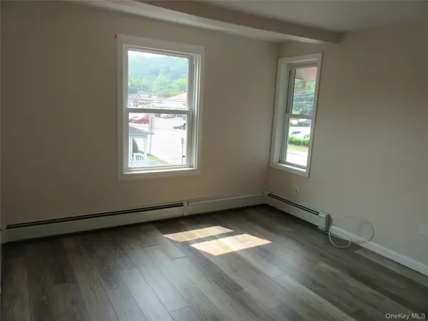 Washingtonville, NY 10992,13 W Main ST #2A