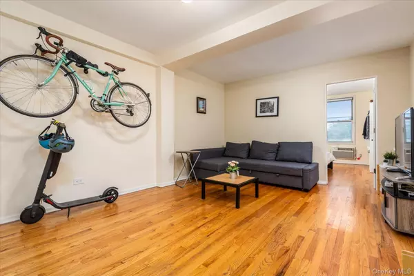 Woodside, NY 11377,60-11 Broadway #3L