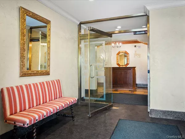 Larchmont, NY 10538,14 N Chatsworth AVE #2K