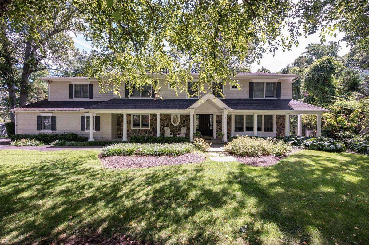 East Hills, NY 11576,75 Chestnut DR