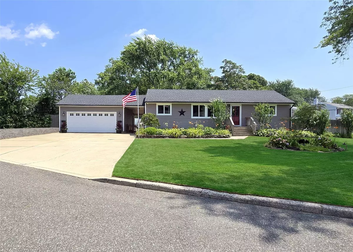 Centereach, NY 11720,32 Garden LN