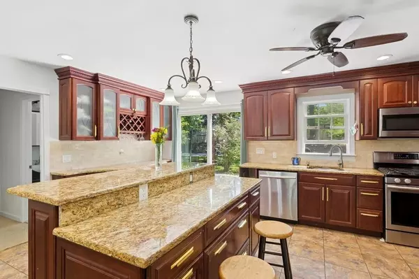 Westhampton Beach, NY 11978,7 Mortimer ST