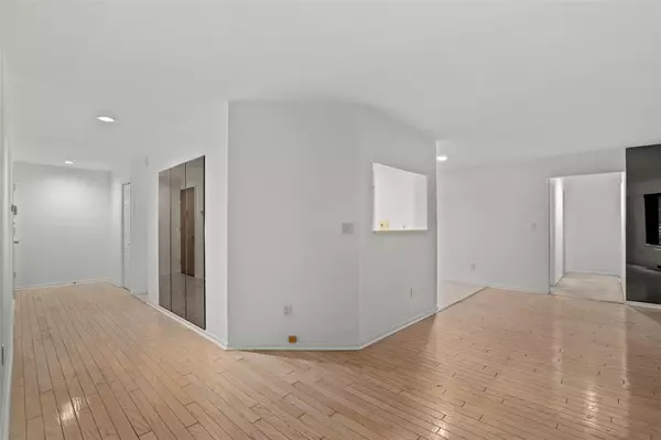 Scarsdale, NY 10583,24 Ray PL #2-4