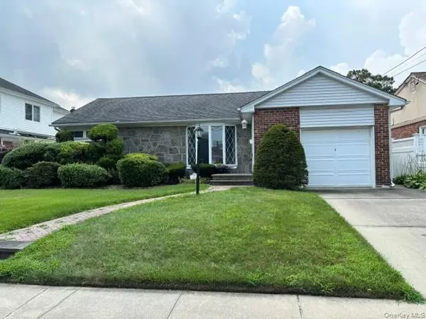 707 Benris AVE, Franklin Square, NY 11010