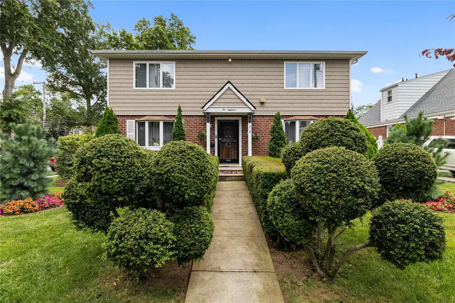 218 Bryant AVE, New Hyde Park, NY 11040