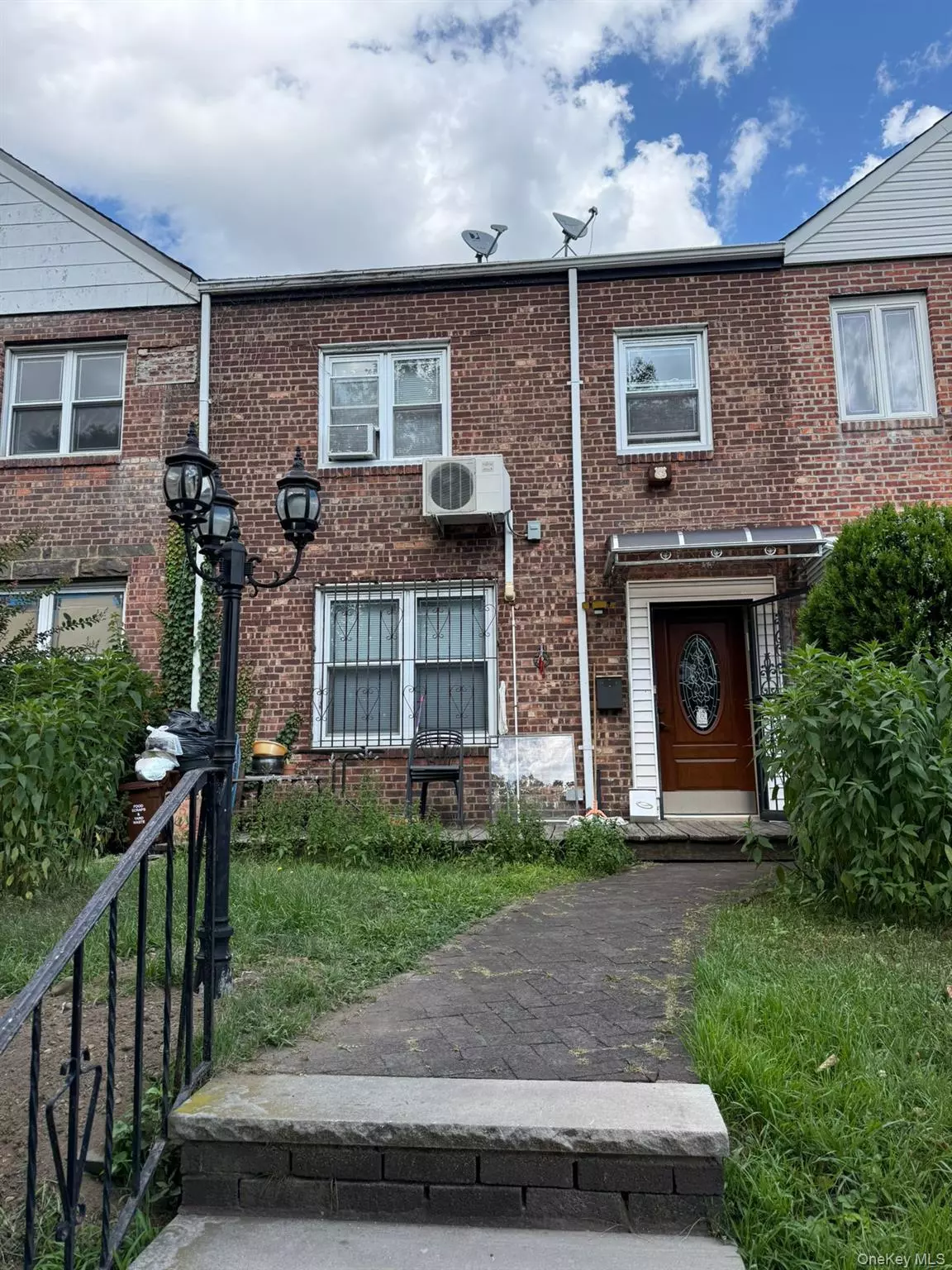 Kew Garden Hills, NY 11367,72-59 141st ST