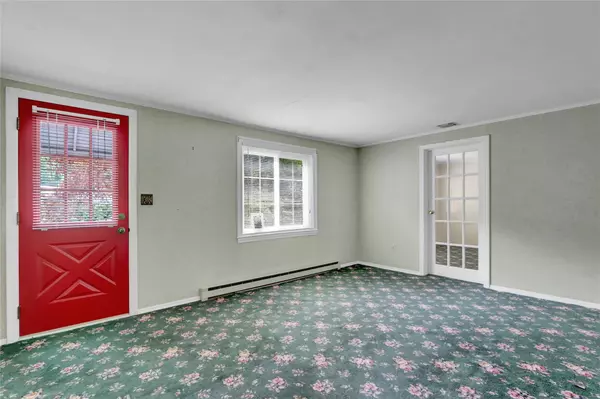 Smithtown, NY 11787,81 Oakside RD