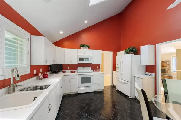 Mahopac, NY 10541,171 Oak Ridge CIR