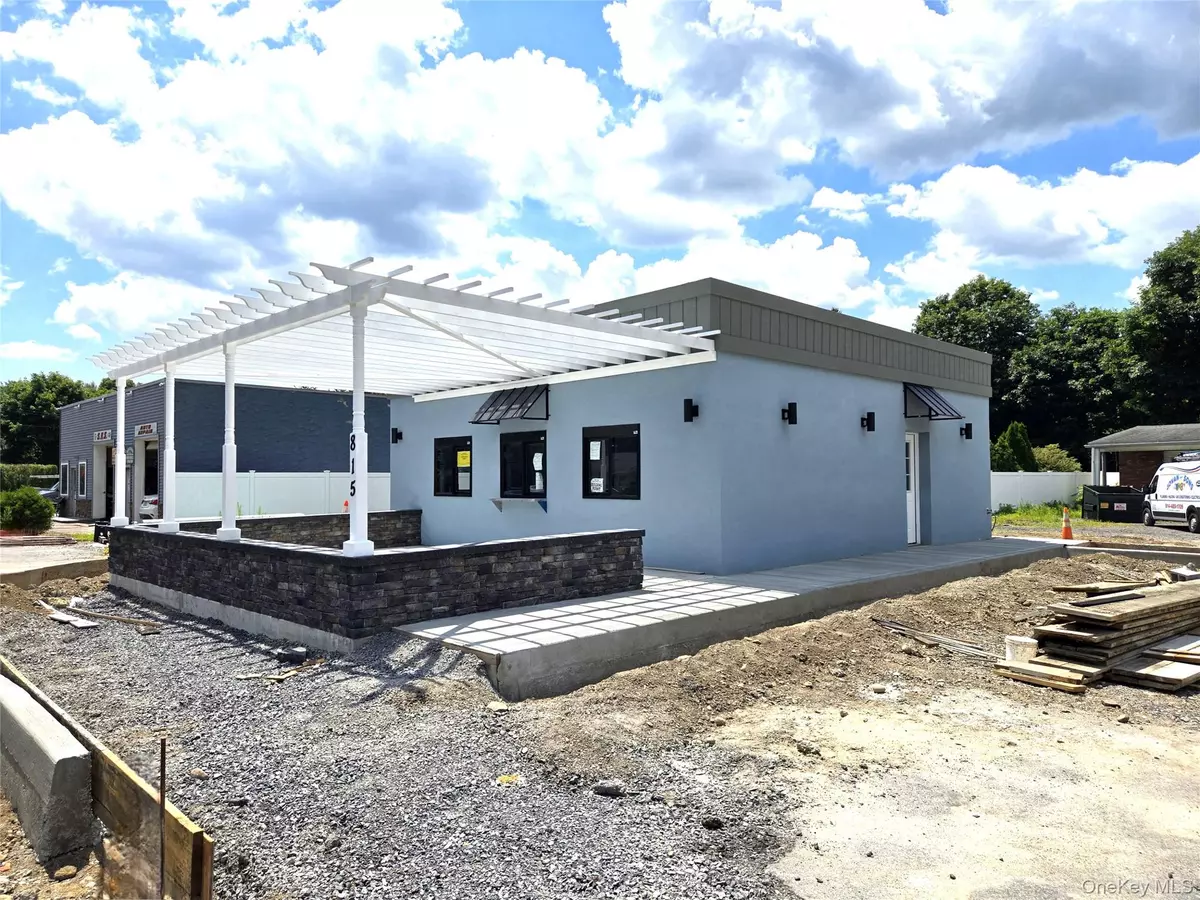 Hyde Park, NY 12538,815-817 Violet AVE