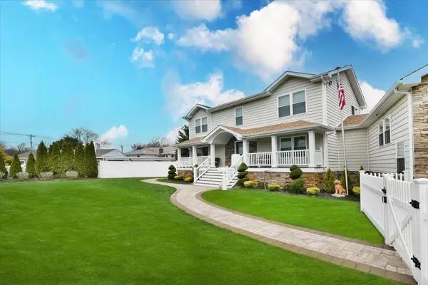 Massapequa, NY 11758,3 Neptune PL