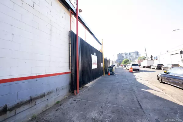 Jamaica, NY 11435,106-12 148th ST