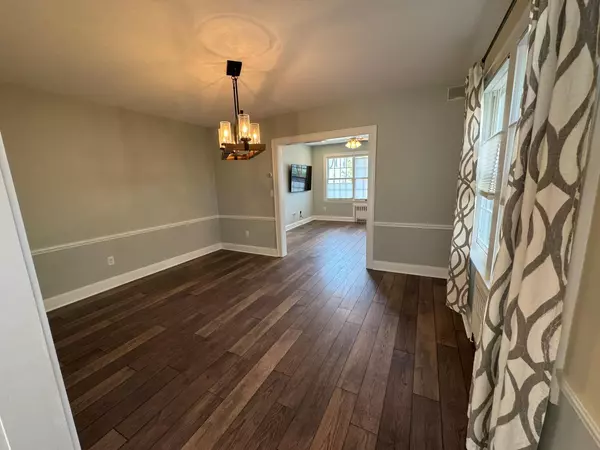 Williston Park, NY 11596,85 Yale ST
