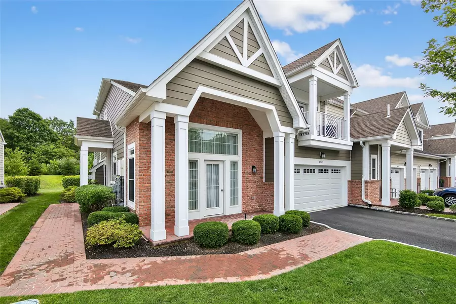64101 Red Cedar RD, Plainview, NY 11803