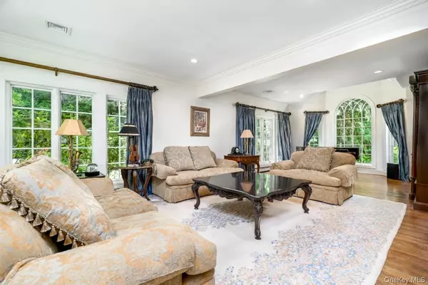 Bedford, NY 10506,19 Kingdom Ridge RD