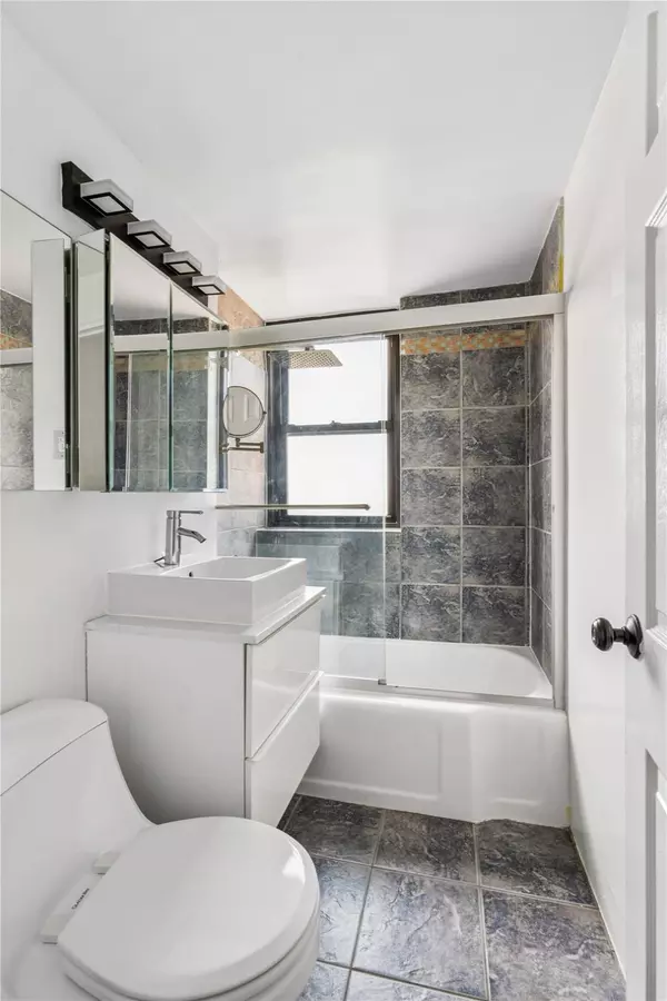 Rego Park, NY 11374,99-60 63 Road #11B