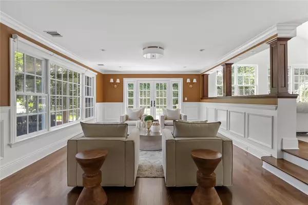 Manhasset, NY 11030,27 Hemlock RD