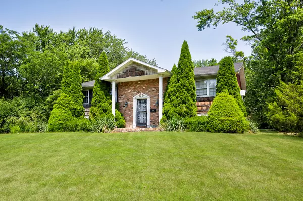 107 Caramel RD, Commack, NY 11725