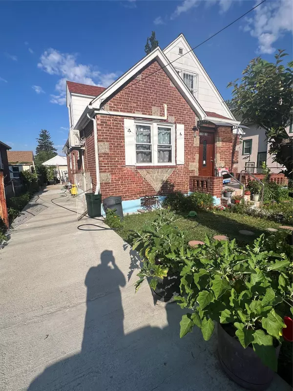 Saint Albans, NY 11412,11608 196th ST