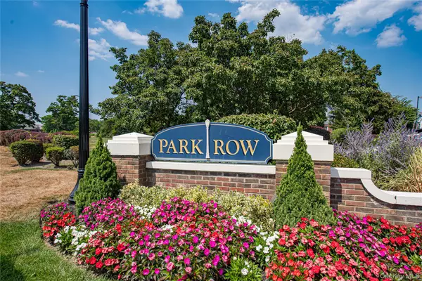 5 Sprucewood BLVD, Central Islip, NY 11722