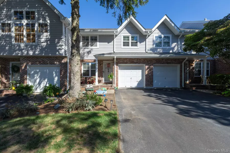 5 Sprucewood BLVD, Central Islip, NY 11722