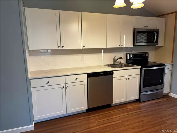 Massapequa, NY 11758,17 Shelley DR