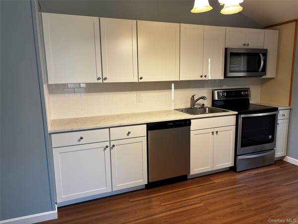 Massapequa, NY 11758,17 Shelley DR
