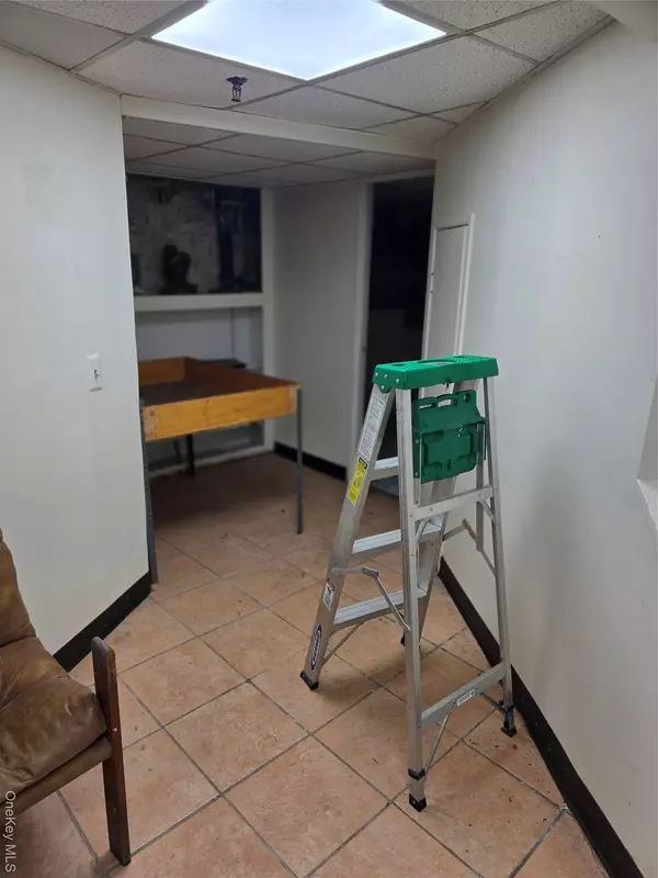 Elmhurst, NY 11373,75-21 Broadway #1st floor