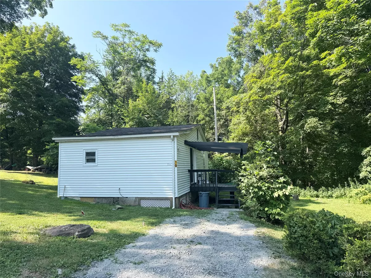Cornwall, NY 12518,21 Derussey LN