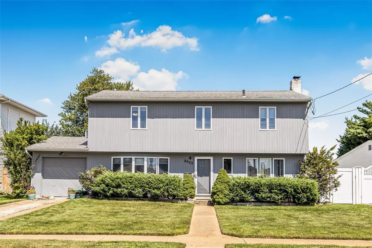 Bellmore, NY 11710,2523 Horace CT
