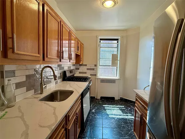 Rego Park, NY 11374,6433 99th ST #6H