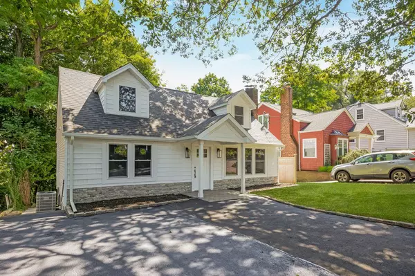 Huntington, NY 11743,18 Maple PL