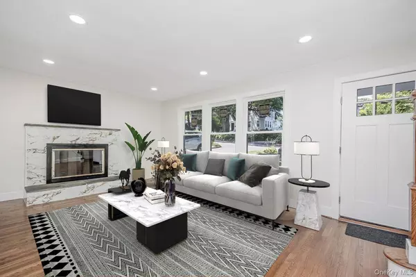 Huntington, NY 11743,18 Maple PL