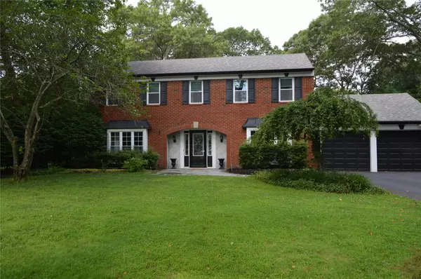 6 Lyon CRES, Mount Sinai, NY 11766