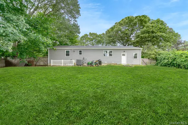 Shirley, NY 11967,34 Pinetop DR