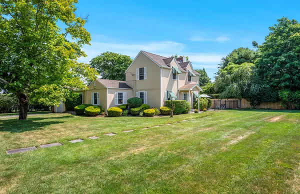 Quogue, NY 11725,4 Quantuck LN