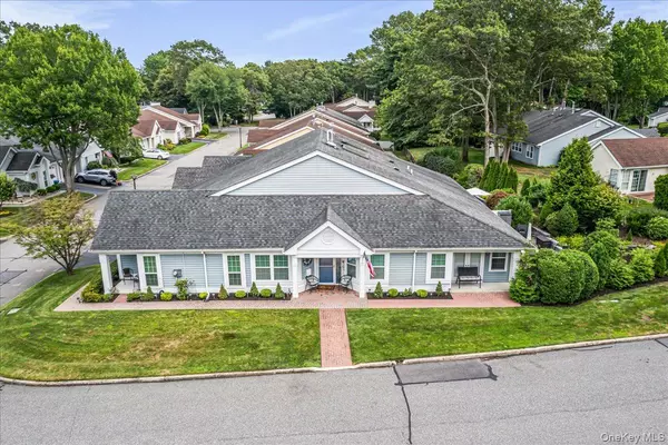 1 Huntington CT,  Ridge,  NY 11961