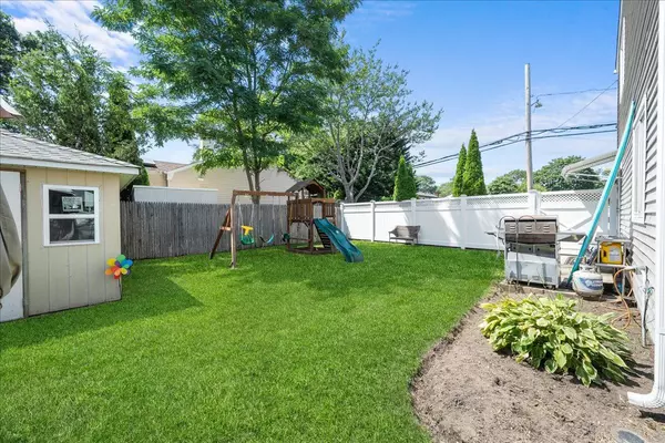 West Islip, NY 11795,235 McCall AVE