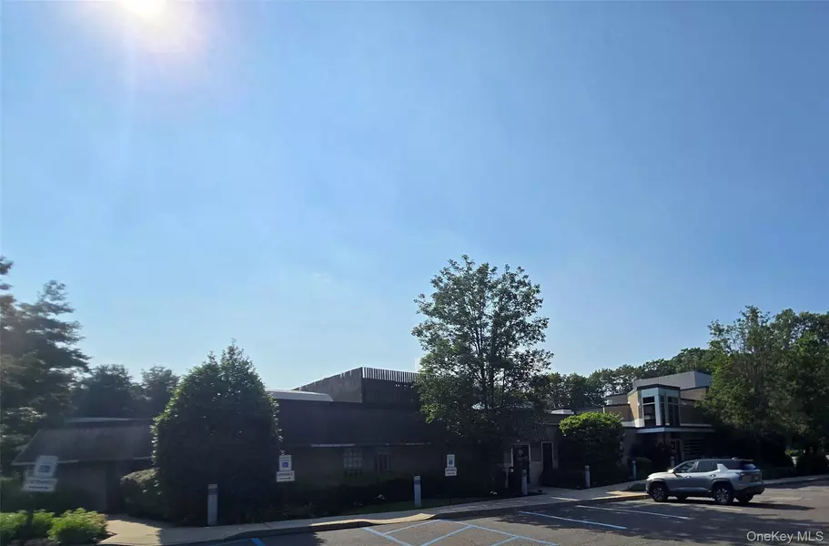 987 W Jericho TPKE, Smithtown, NY 11787