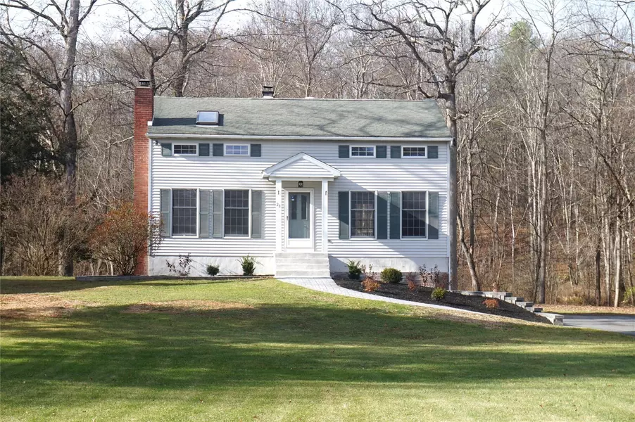28 Shaker LN, Hyde Park, NY 12538