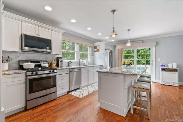 Huntington, NY 11743,10 Northwood CIR