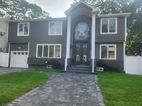 33 6th AVE, Massapequa Park, NY 11762